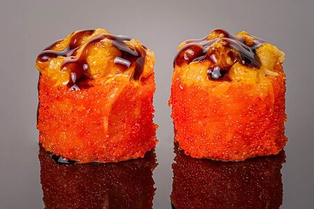 Ролл запечённый с лососем