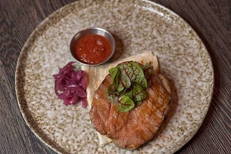 Стейк из свиной шеи