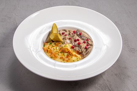 Бефстроганов из мраморной говядины с картофельным пюре