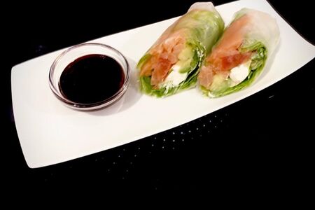 Спринг ролл с лососем