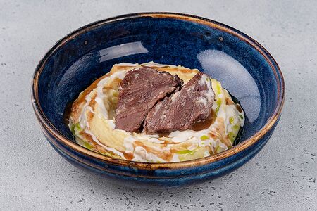 Говяжьи щёчки с соусом из сыра пармезан