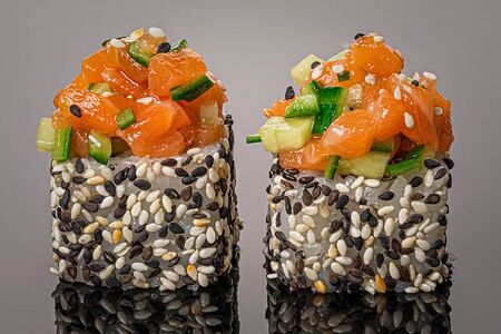 Ролл Сезам с Лососем
