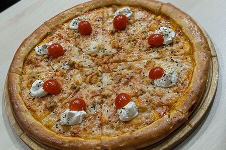 Пицца филадельфия с лососем