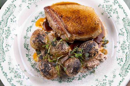 Утиная грудка с запеченным картофелем 