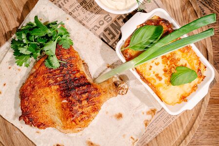 Ножка фермерского цыпленка с картофельной запеканкой