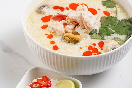 Том кха с морепродуктами