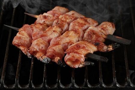 Тигровые креветки в беконе с сыром