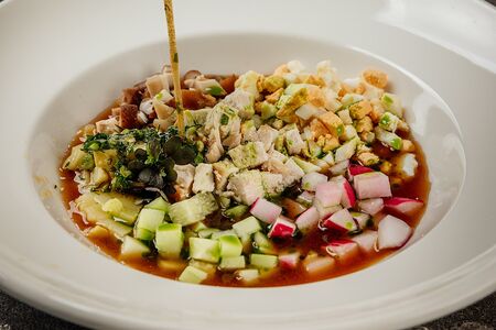 Окрошка на хлебном квасе с маринованными груздями