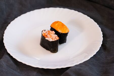 Гункан с креветкой запеченный