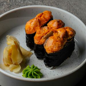 Суши острые с лососем