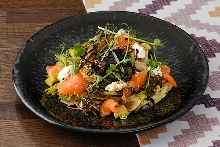 Салат с лососем слабой соли