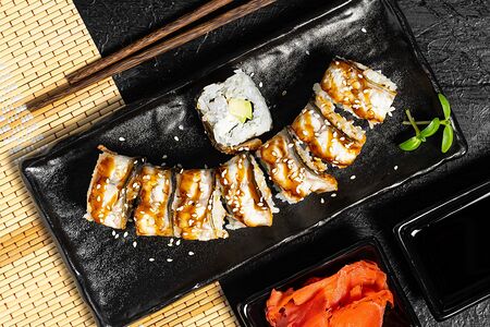 Ролл Филадельфия с угрем