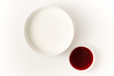 Мацони и малиновое варенье