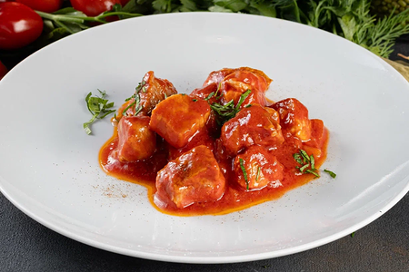 Свинина в сливочно-томатном соусе