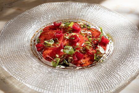 Страчателла, томаты, малина, фисташки