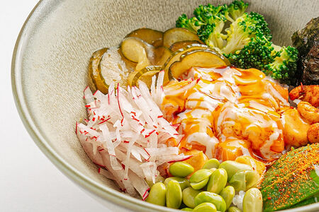 Боул с лососем и авокадо