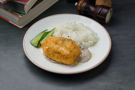 Кордон блю с рисом и трюфельным соусом