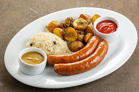 Копченые колбаски с сыром