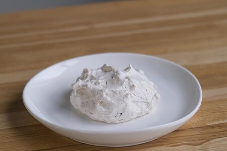 Безе с миндалем