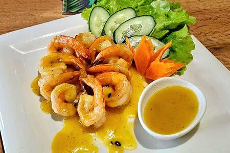 Креветки в экзотическом соусе маракуйя