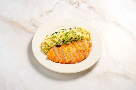 Паста с куриным филе на гриле