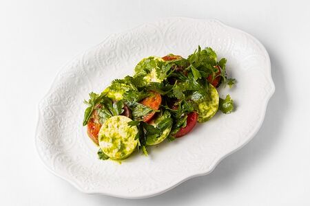 Чанах с томатами и соусом песто