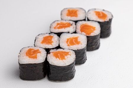 Ролл с лососем