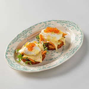 Бенедикты на хашбрауне с копченым лососем