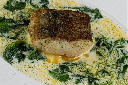 Треска с соусом Бер Блан и шпинатом