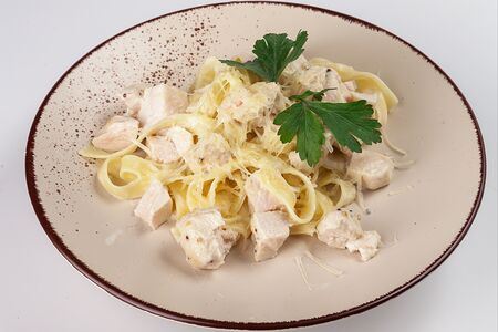 Паста с курицей и грибами