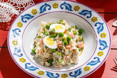 Оливье с докторской колбасой