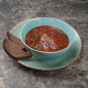 Борщ с говядиной и сметаной