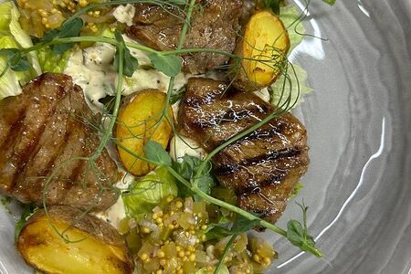 Салат со свиной вырезкой 