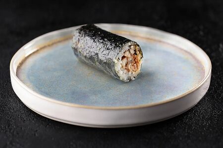 Ручной ролл с угрем