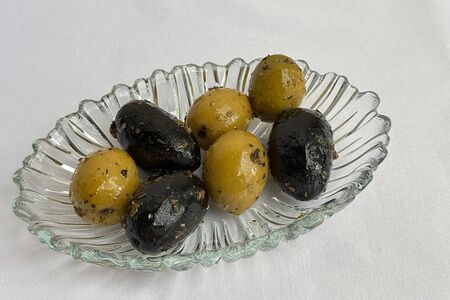 Ассорти маслин с прованскими травами