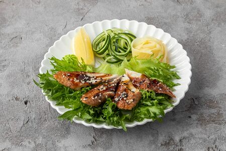 Сашими Угорь