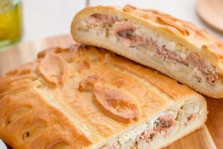 Кулебяка с красной рыбой