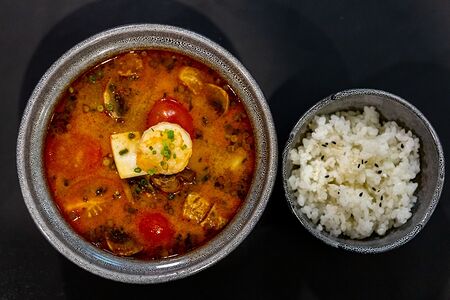 Том ям с морепродуктами