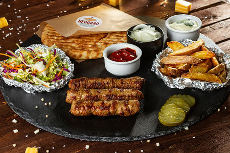 Сет на одного с чевапчичи в слайсах бекона