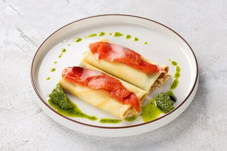 Блинчики с лососем и сырным кремом