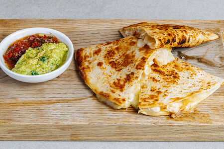 Кесадилья с куриной грудкой