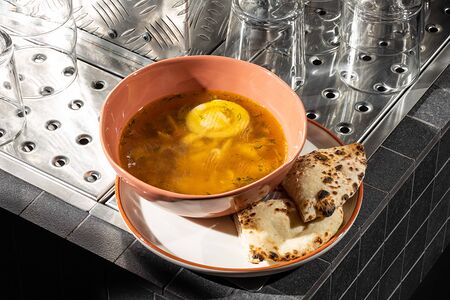 Куриный бульон с лепешкой