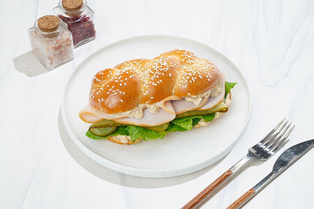 Хала с куриной ветчиной