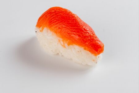 Суши с лососем