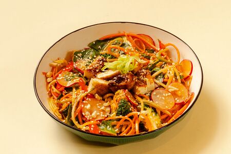 Салат с тофу