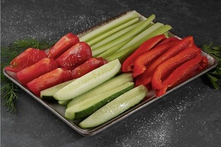 Ассорти из свежих овощей