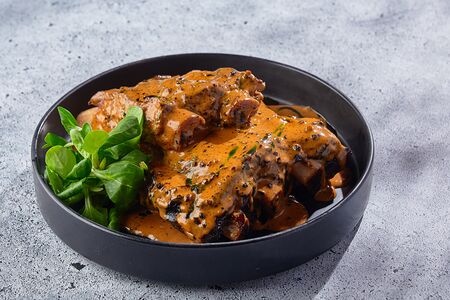 Свиные ребра в перечном соусе