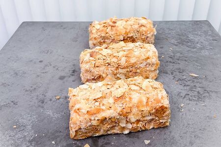 Торт-пирожное Наполеон с малиной