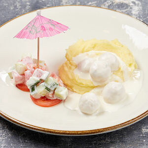 Фрикадельки с картофельным пюре