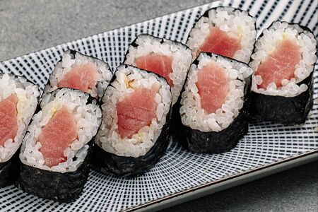 Хосомаки тунец